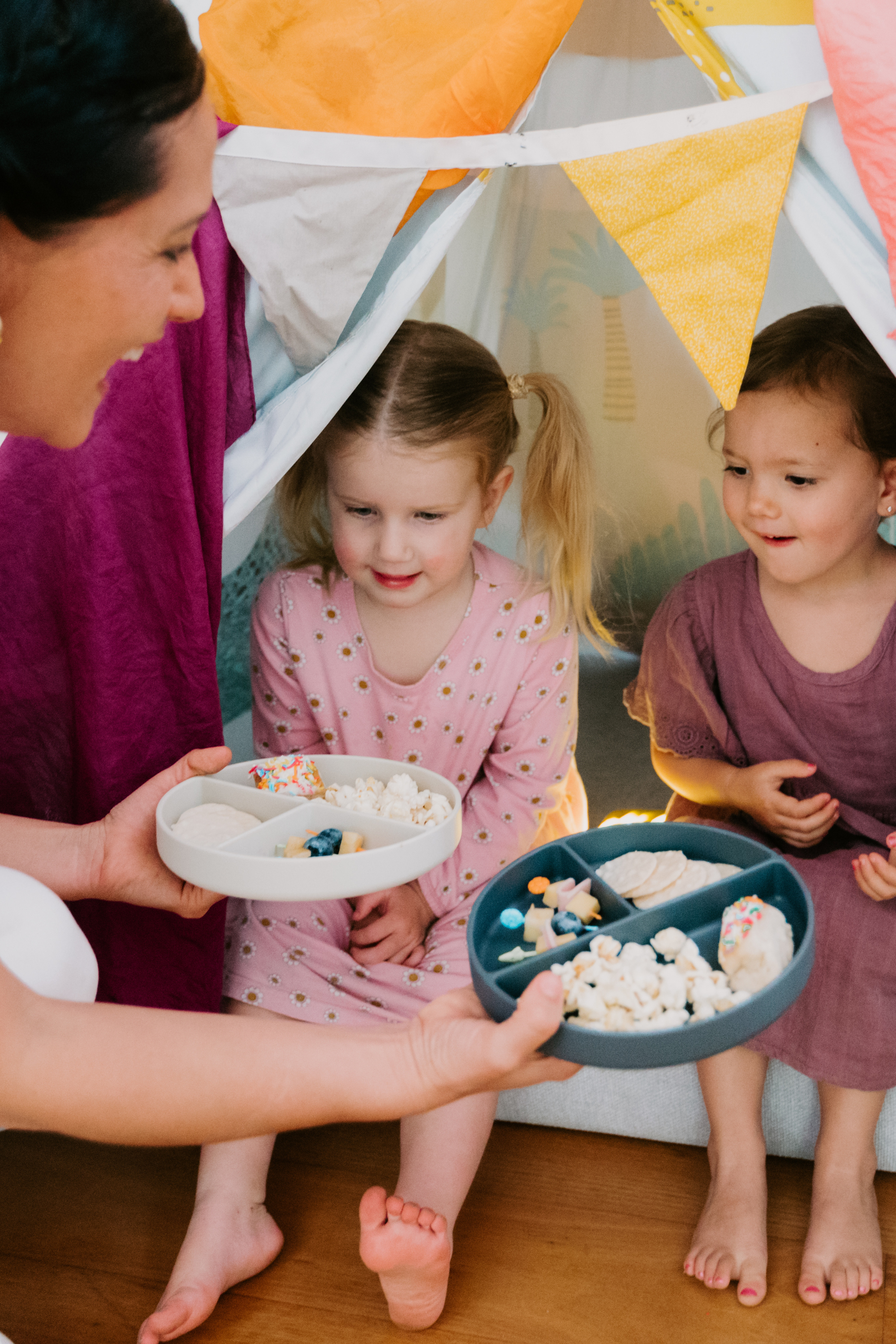 kids having food